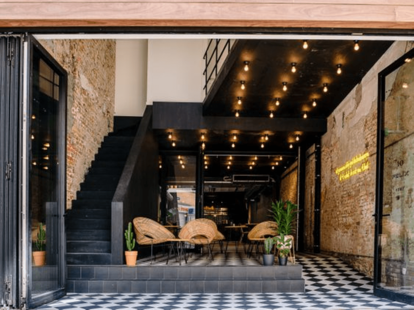 Taches d'eau sur les planchers en bois